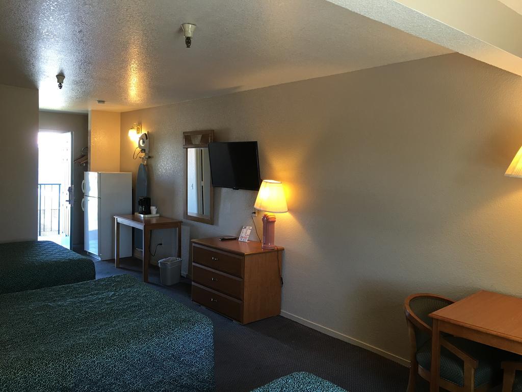 Applegate Inn Atwater Εξωτερικό φωτογραφία