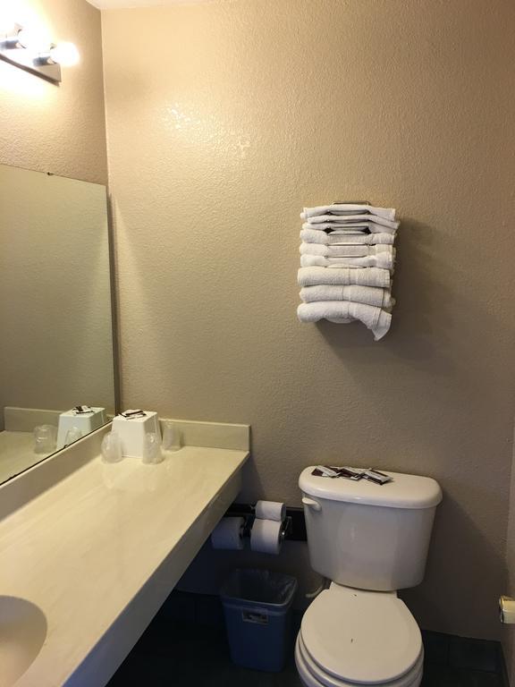 Applegate Inn Atwater Εξωτερικό φωτογραφία